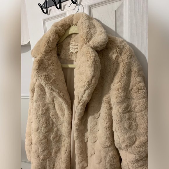Pink Martini Beige Faux Fur Teddy Coat - Picture 2 of 10